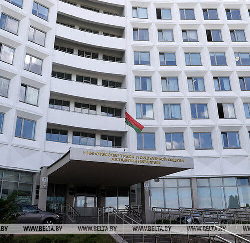 Какую помощь соцслужбы могут оказать пострадавшим от непогоды, рассказали в Минтруда