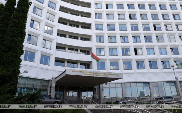 Какую помощь соцслужбы могут оказать пострадавшим от непогоды, рассказали в Минтруда