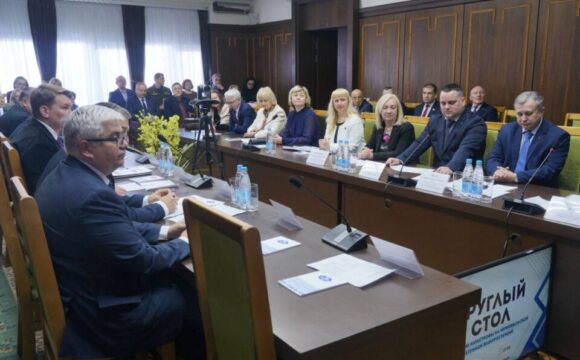 В Гомеле при участии заместителя председателя облисполкома Дмитрия Алейникова прошел круглый стол, посвященный годовщине аварии на Чернобыльской АЭС